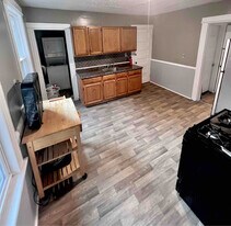 208-210-210 Fairview Ave in Bridgeport, CT - Building Photo