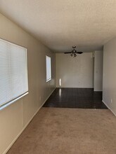 1110 Whitmore St in Hanford, CA - Building Photo - Building Photo