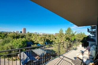 208 W Portland St, Unit 460 in Phoenix, AZ - Building Photo - Building Photo