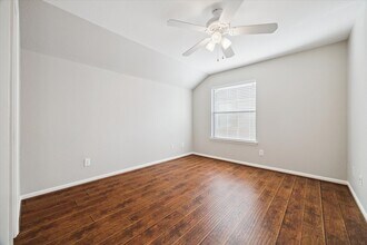 6 Douvaine Ct in The Woodlands, TX - Building Photo - Building Photo