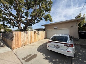 5223-5225 E Falls View Dr in San Diego, CA - Building Photo - Building Photo