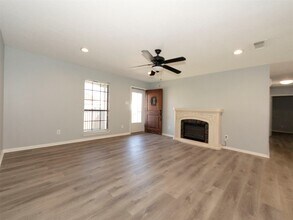 320 Holiday St in Tomball, TX - Building Photo - Building Photo