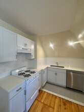 82 Thurston St, Unit 4 in Somerville, MA - Building Photo - Building Photo