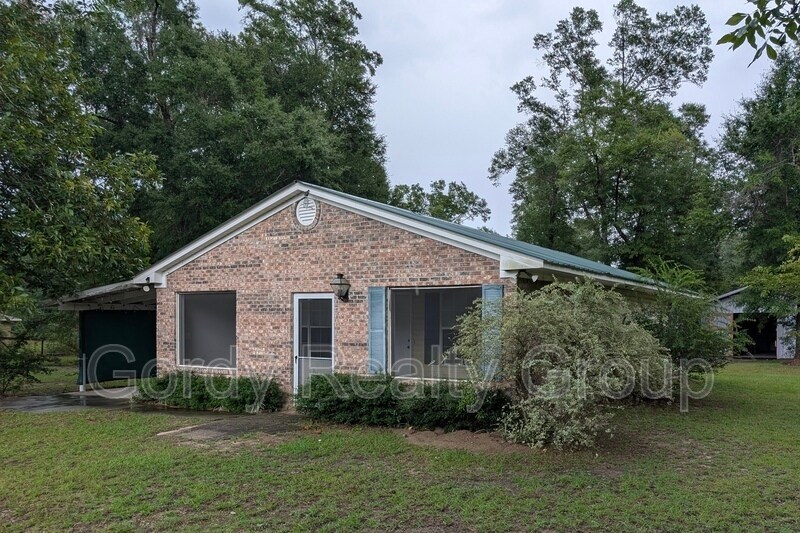 6347 Blue Springs Rd in Greenwood, FL - Building Photo