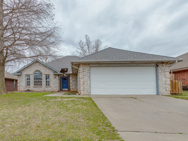729 SW 156th Pl in Oklahoma City, OK - Foto de edificio - Building Photo