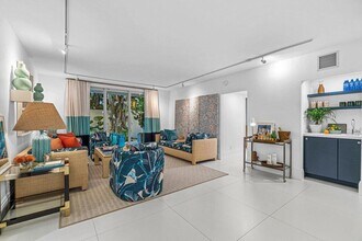 226 Brazilian Ave in Palm Beach, FL - Building Photo - Building Photo