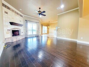408 Silver Spur Trail in McGregor, TX - Building Photo - Building Photo