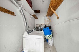 600 SW 10th St in Hallandale Beach, FL - Foto de edificio - Building Photo