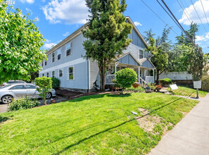 10035 N Lombard St in Portland, OR - Building Photo - Building Photo