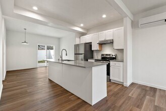 1817 W Chelan Ave-Unit -A in Spokane, WA - Foto de edificio - Building Photo