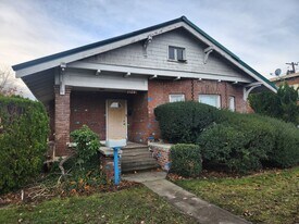 1128 W Nob Hill Blvd in Yakima, WA - Building Photo