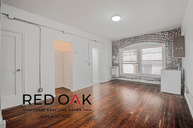 property at 854 S Oxford Ave