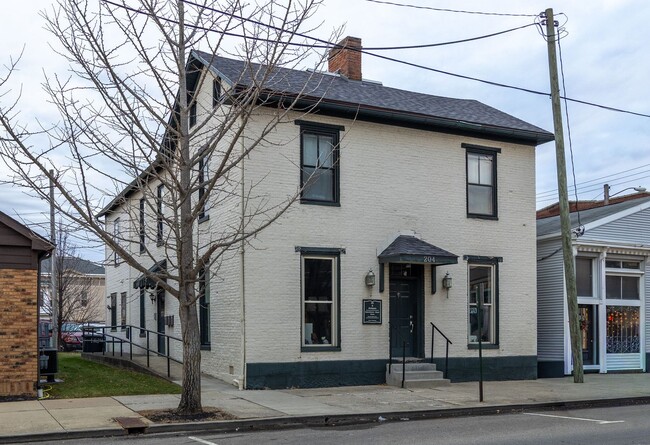 204 N Columbus St in Lancaster, OH - Building Photo - Building Photo