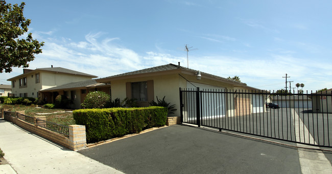 400 E Orangewood Ave in Anaheim, CA - Building Photo - Building Photo