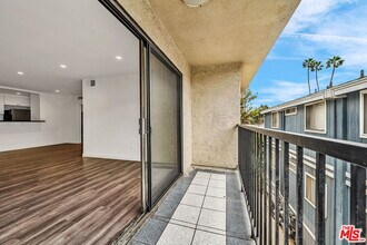 7453 Haskell Ave in Los Angeles, CA - Building Photo - Building Photo