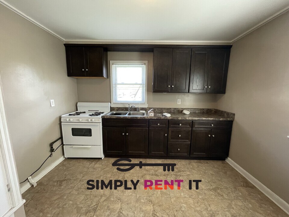 518 Hayward Ave in Ames, IA - Building Photo