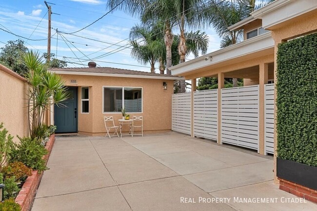 1018 W Maple Ave in Orange, CA - Building Photo - Building Photo