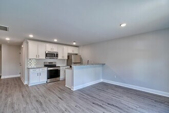 The Point at Chestnut Hill in Columbia, SC - Foto de edificio - Building Photo