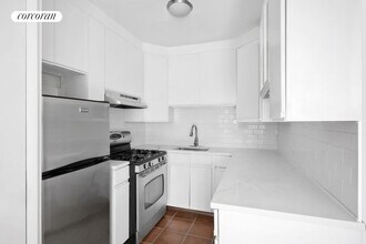 460 W 23rd St in New York, NY - Building Photo - Building Photo