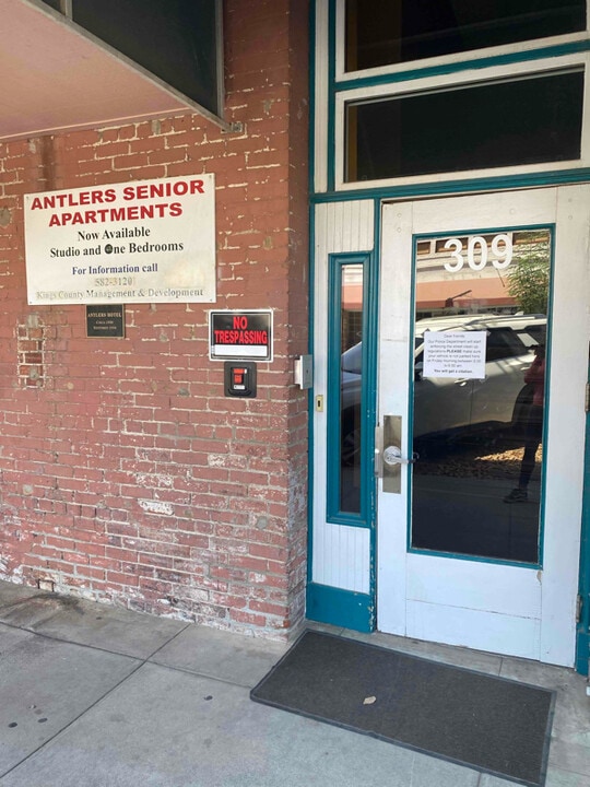 309 Heinlen St in Lemoore, CA - Building Photo