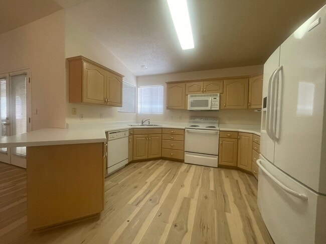 37 E 675 S in Ivins, UT - Foto de edificio - Building Photo