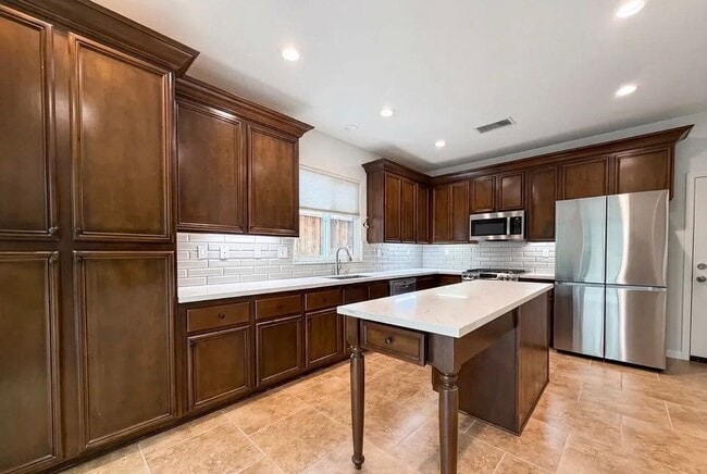28441 Silverking Trail in Santa Clarita, CA - Building Photo - Building Photo