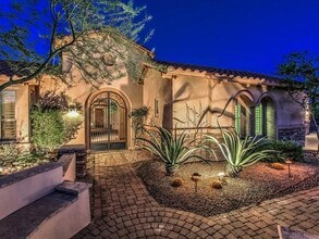 36651 N Porta Nuova Rd in Scottsdale, AZ - Building Photo - Building Photo