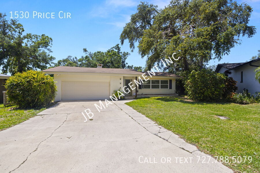 1530 Price Cir in Clearwater, FL - Foto de edificio