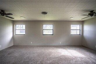 705 E Tom Stafford Ave in Weatherford, OK - Foto de edificio - Building Photo