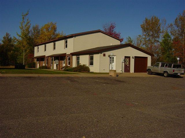 300 Dewey St in Niagara, WI - Foto de edificio - Building Photo