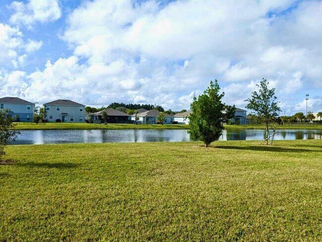 604 Lychee Ln in Fort Pierce, FL - Foto de edificio - Building Photo