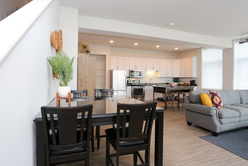 Manseau Flats Apartments in Ashwaubenon, WI