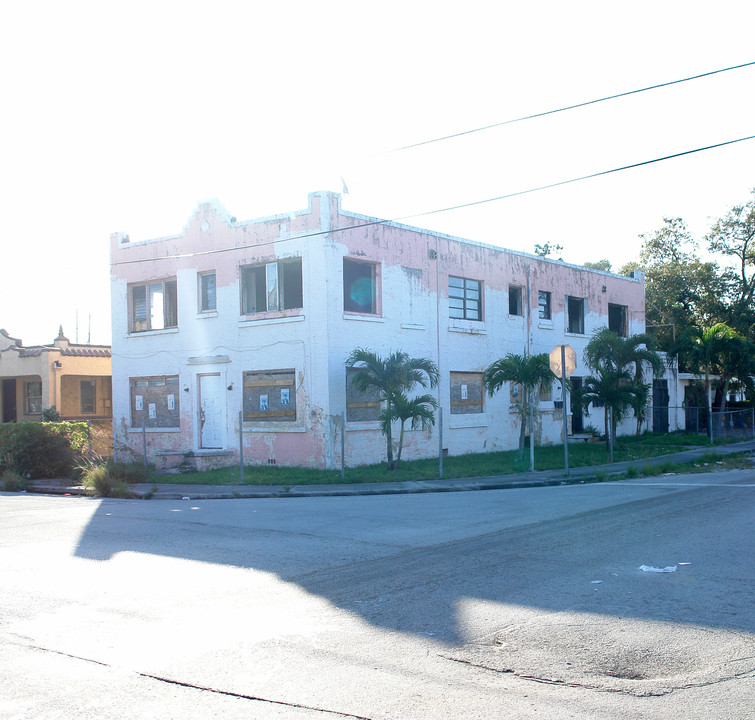 6837 NW 6th Ave in Miami, FL - Foto de edificio