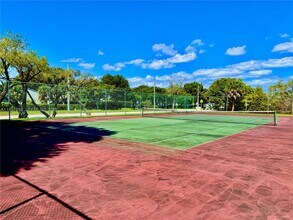 10825 SW 112th Ave in Miami, FL - Building Photo - Building Photo