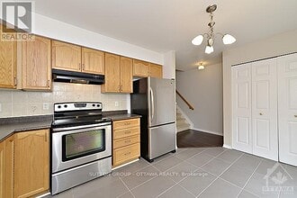 17 Glenhaven Private in Ottawa, ON - Building Photo - Building Photo