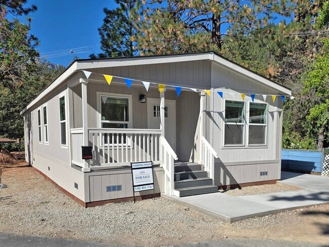 property at 824 S 1st St