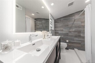 9026 SE Bobwhite St in Hobe Sound, FL - Foto de edificio - Building Photo