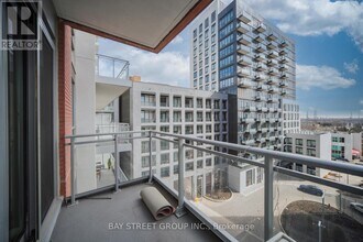 8888 Yonge St in Richmond Hill, ON - Building Photo - Building Photo