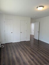 9 C Hemlock Dr in Bay Shore, NY - Building Photo - Building Photo