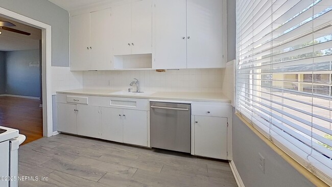 1551 Nicholson Rd in Jacksonville, FL - Foto de edificio - Building Photo