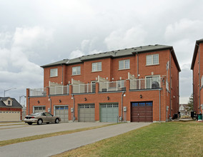 2710-2718 Bur Oak Ave in Markham, ON - Building Photo - Building Photo