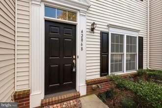 42868 Alumni Terrace in Chantilly, VA - Foto de edificio - Building Photo