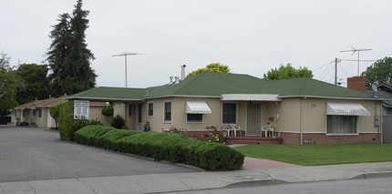 178-196 Blossom Way in Hayward, CA - Building Photo - Building Photo