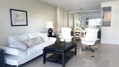 951 De Soto Rd, Unit 427 in Boca Raton, FL - Building Photo - Building Photo