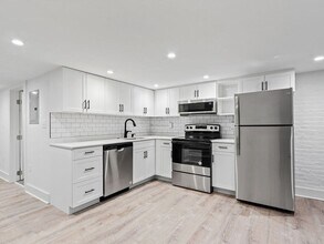 417 Massachusetts Ave, Unit 1 in Boston, MA - Foto de edificio - Building Photo