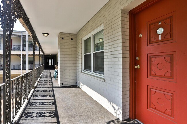 137 E Lockwood Ave in Webster Groves, MO - Building Photo - Building Photo