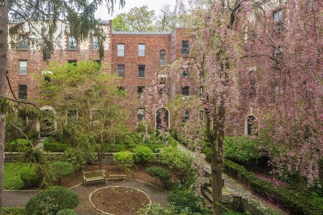 64 Sagamore Rd in Bronxville, NY - Building Photo - Building Photo