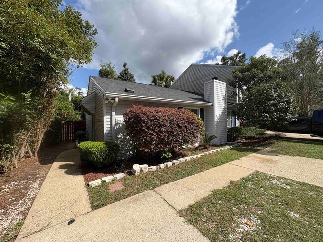 property at 1461 Live Oak Dr