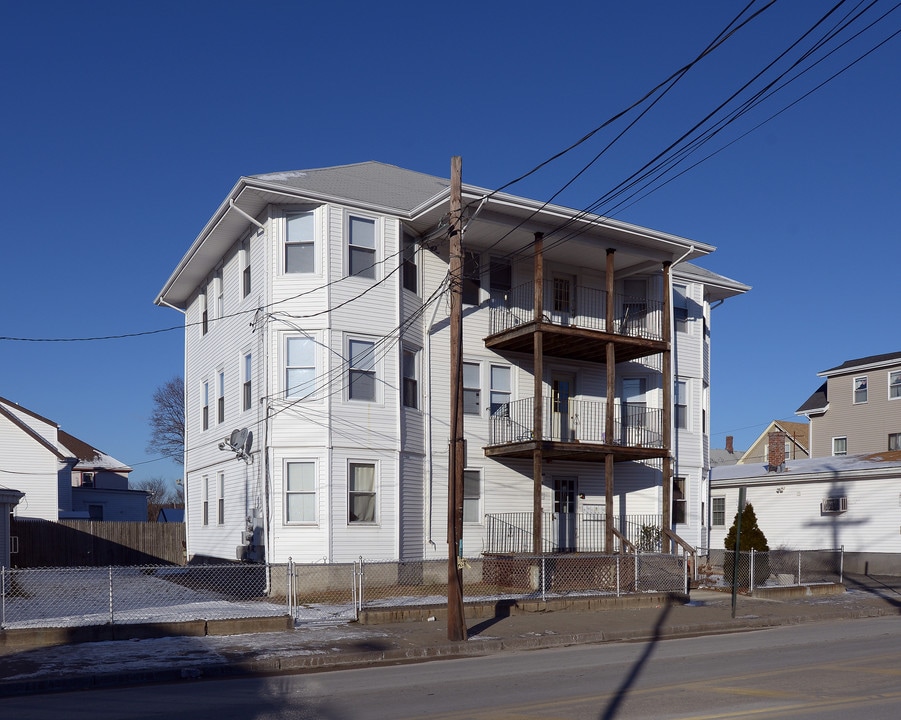 508 Lonsdale Ave in Pawtucket, RI - Foto de edificio