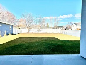 12100 W Hollandale Dr in Boise, ID - Building Photo - Building Photo